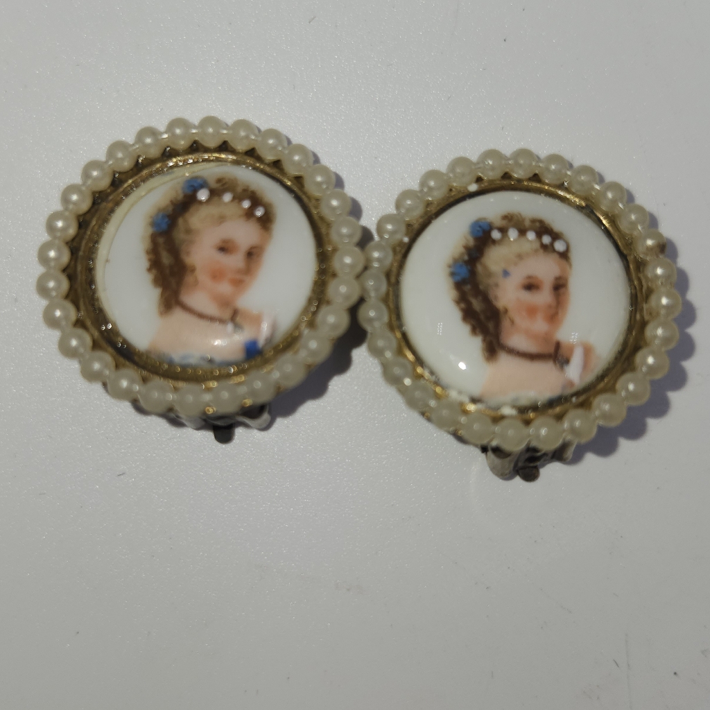 Vintage Hand Painted Portrait Limoges French Antique Cameo Clip Earrings Pearl